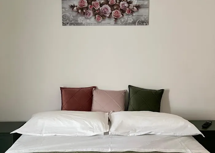 The Rose Apt